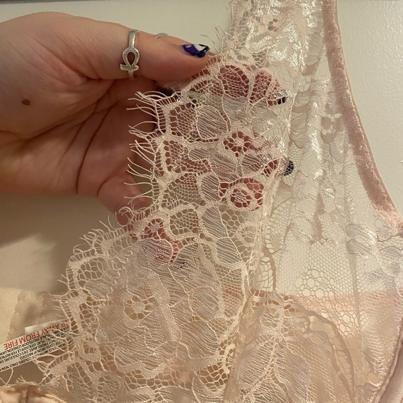 URBAN OUTFITTERS SEXY LACY BABY PINK BRA - Picture 5 of 5